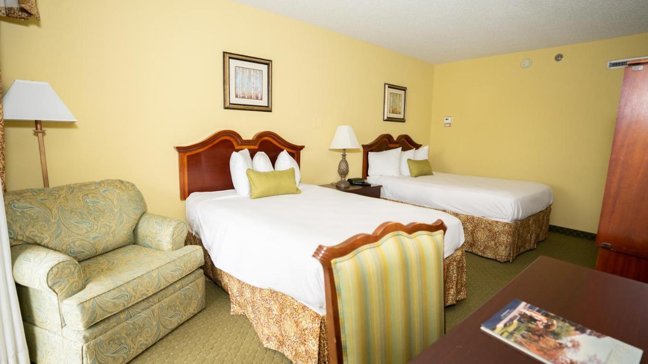 Clarion Hotel & Suites Convention Center Fredericksburg Exteriör bild